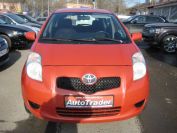 Toyota Yaris 1.3 Фото № 2 из 16