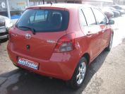 Toyota Yaris 1.3 Фото № 4 из 16