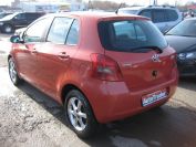 Toyota Yaris 1.3 Фото № 6 из 16