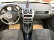 Renault Sandero 1.6 Фото № 12 из 17