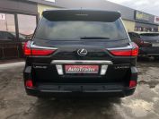 Lexus LX450d Фото № 5 из 29