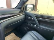 Lexus LX570 Фото № 27 из 30