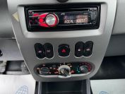 Renault Logan 1.6 Фото № 16 из 18