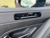 Lexus LX500d Фото № 26 из 38